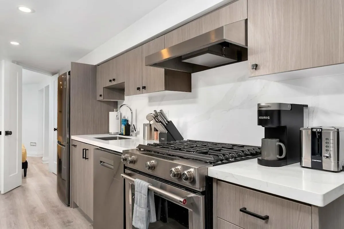 Cozy Parkdale Suite Fantastic Location Parking Toronto Canada