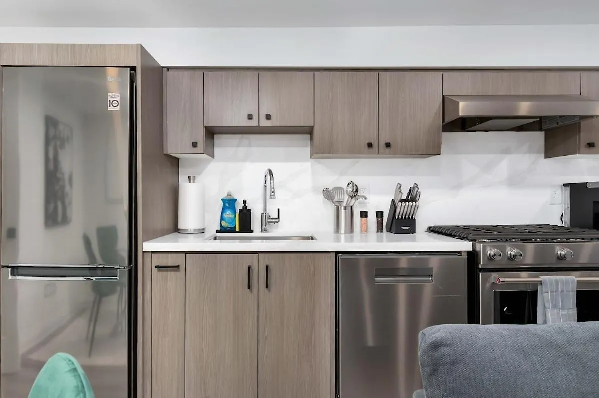 Apartment Cozy Parkdale Suite Fantastic Location Parking Toronto