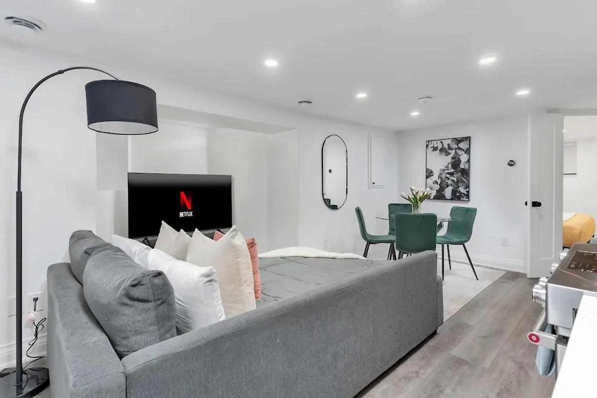 Cozy Parkdale Suite Fantastic Location Parking Toronto Apartment