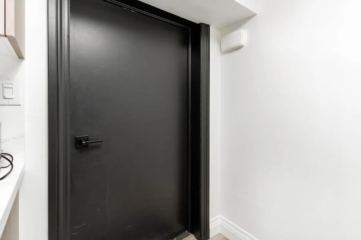 Cozy Parkdale Suite Fantastic Location Parking Toronto 0*,