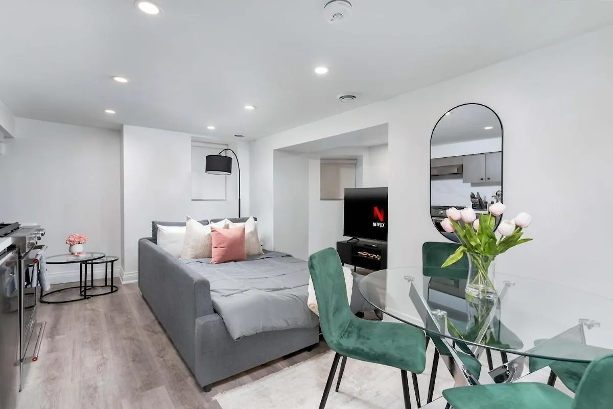 Apartment Cozy Parkdale Suite Fantastic Location Parking Toronto