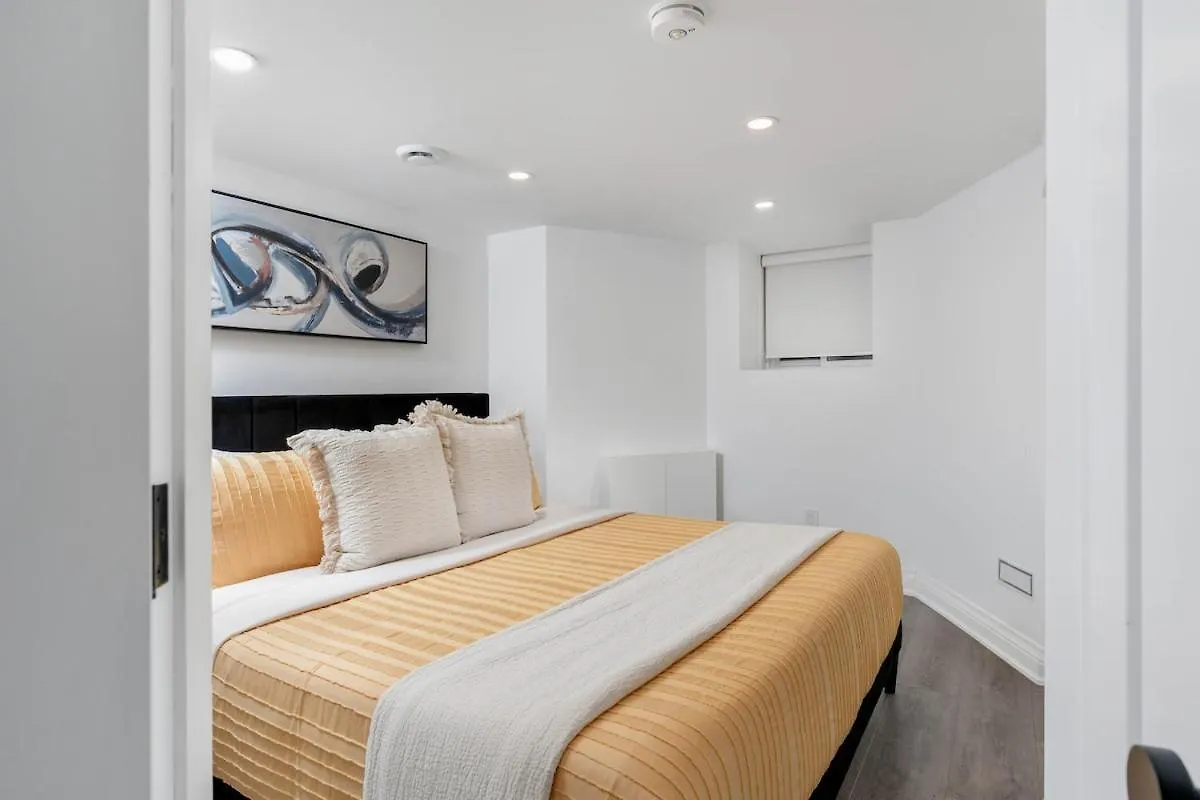 Cozy Parkdale Suite Fantastic Location Parking Toronto