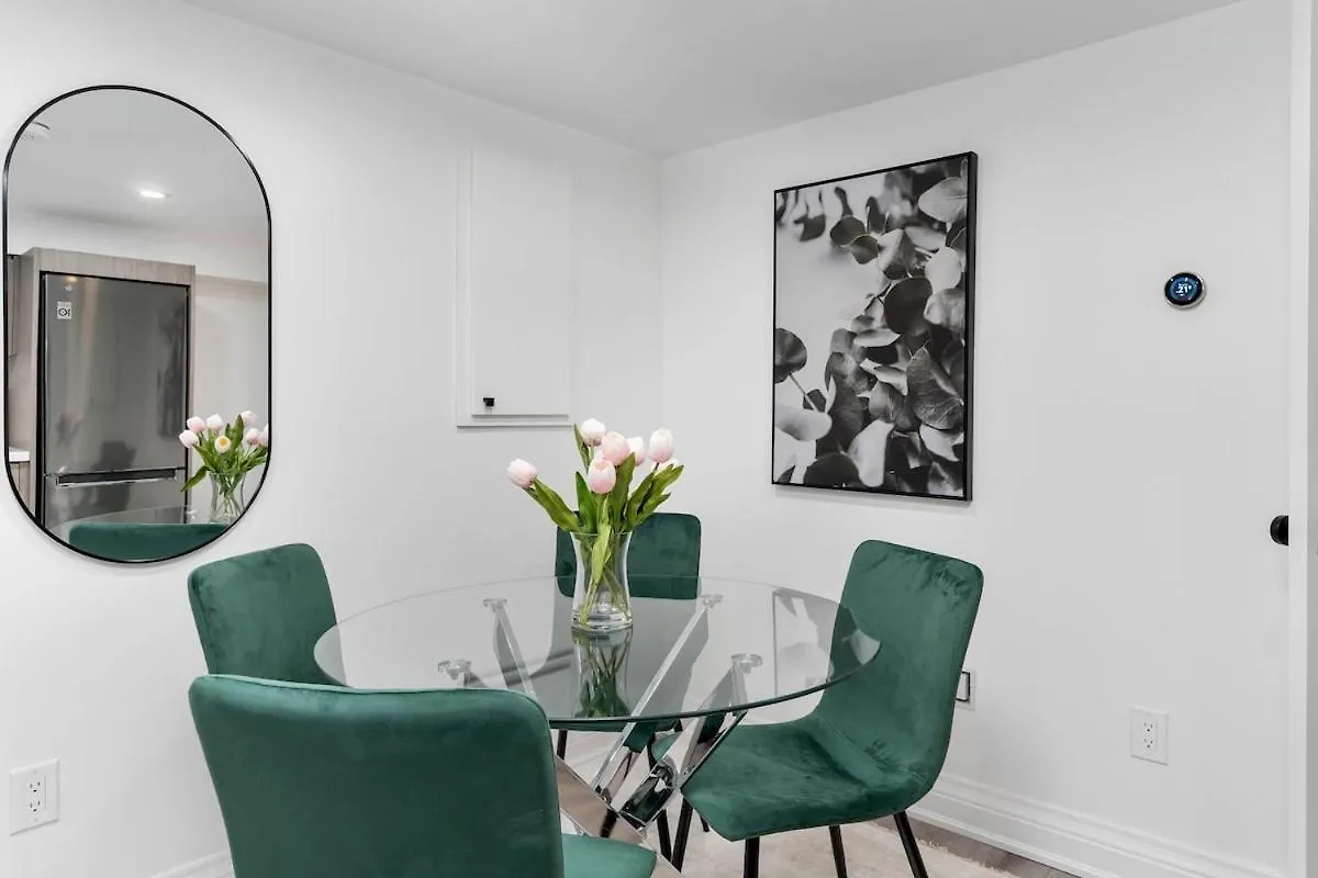 Apartment Cozy Parkdale Suite Fantastic Location Parking Toronto
