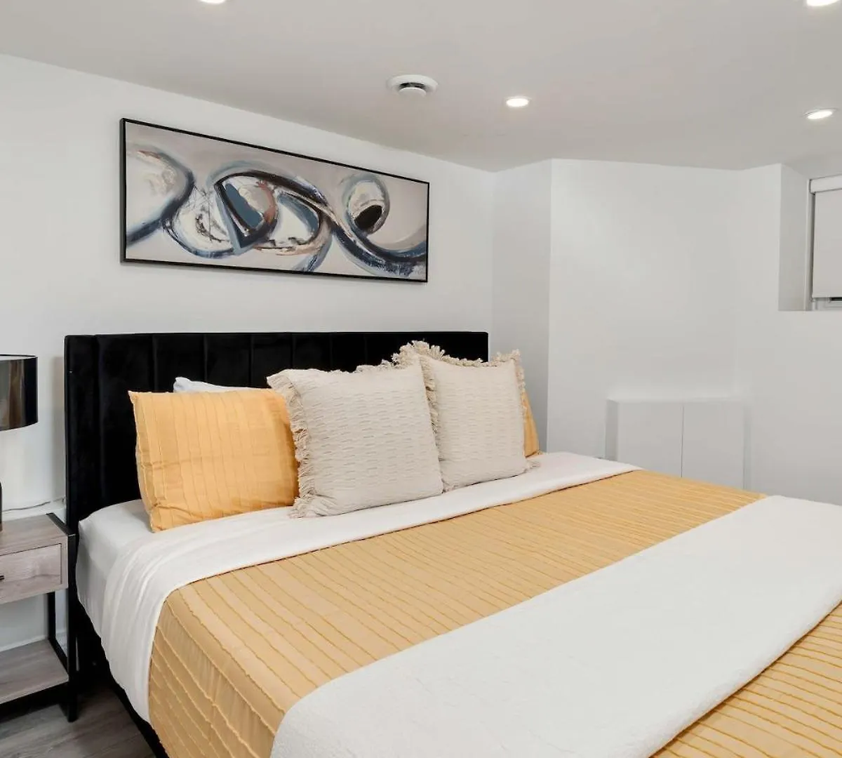 Cozy Parkdale Suite Fantastic Location Parking Toronto 0*,  Canada